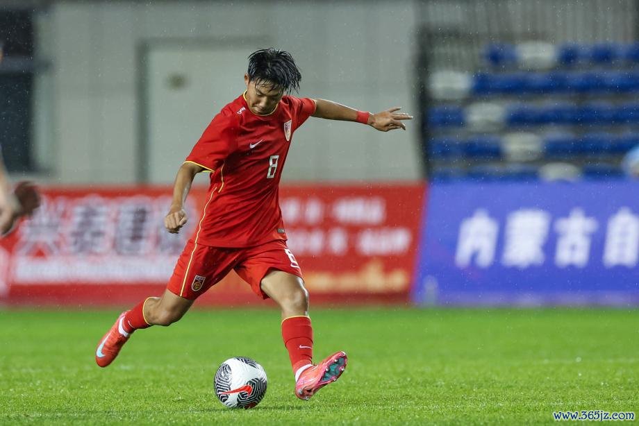 [图]万项破门邝兆镭助攻 U16国足2-2战平越南U16