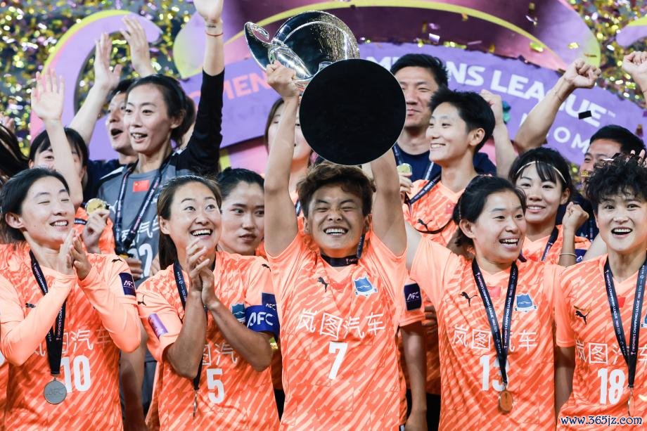[图]武汉女足驯顺墨尔本城勇夺首届女足亚冠冠军