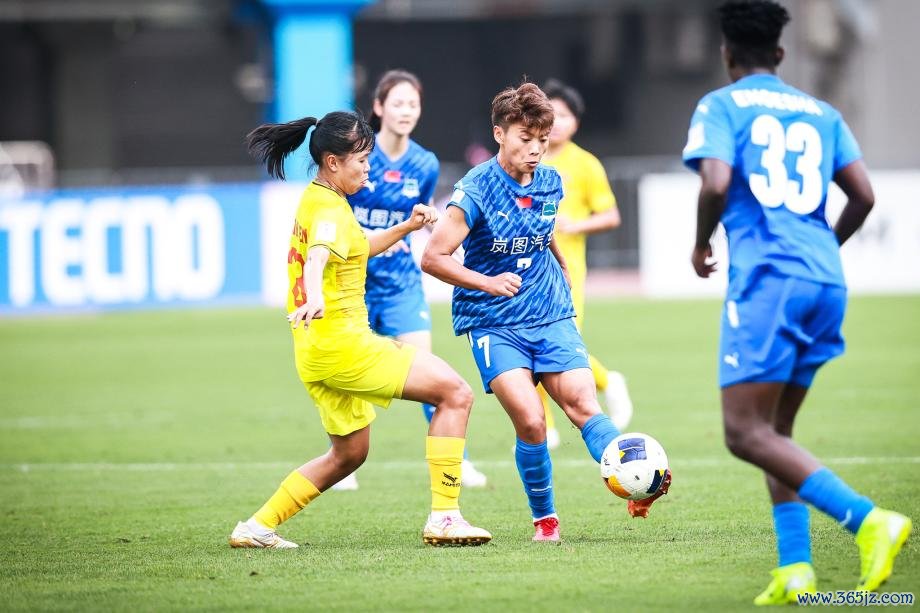 [图]王霜宋端破门 武汉车谷江大女足2-0晋级亚冠决赛