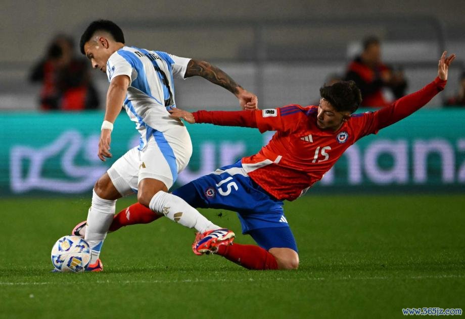 [图]世初赛-迪巴拉追思破门 阿根廷3-0智利5分领跑